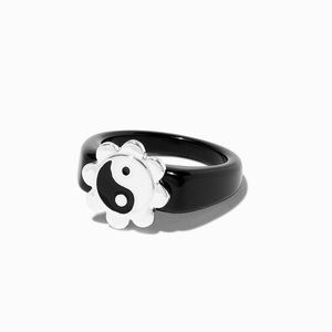 Claire’s yin yang ring